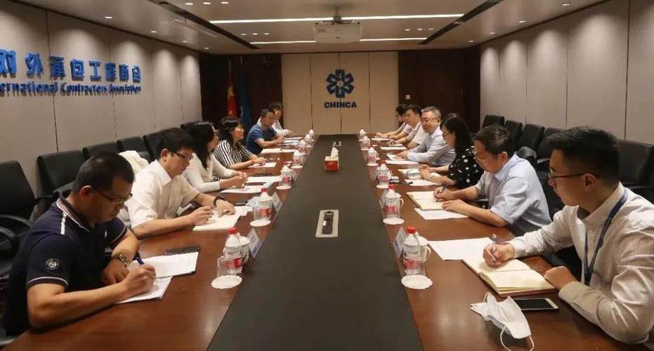 中国对外承包工程商会房秋晨会长会见云南商务厅副厅长寸敏一行​